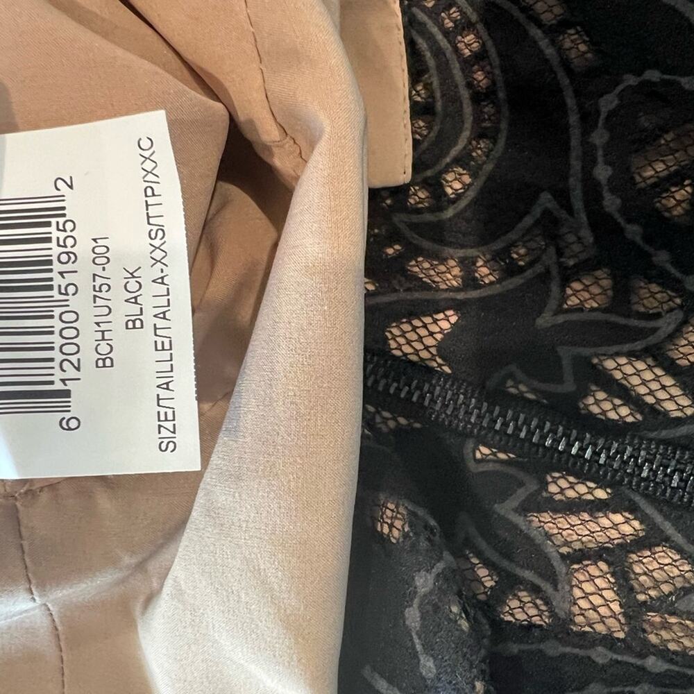 BCBGMaxAzria XXS Black and Cream Lace Fitted Deep V-Neck Peplum Top Retail $228 - Picture 8 of 8